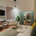 Trendy & Private Near Cismigiu & Calea Victoriei شقة *