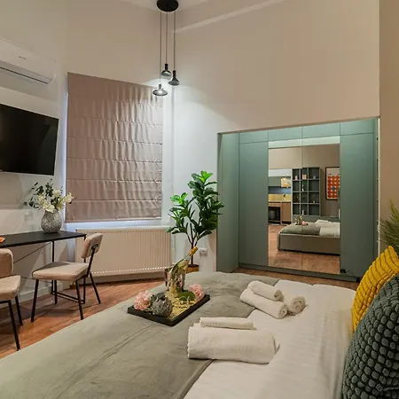 Trendy & Private Near Cismigiu & Calea Victoriei 公寓 *